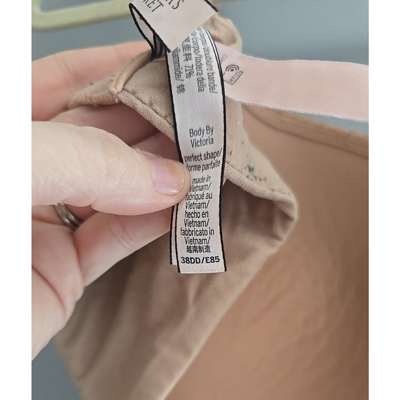 Victoria's Secret Body by Victoria Beige Perfect Coverage Underwire Bra Sz 38DD - Picture 6 of 7
